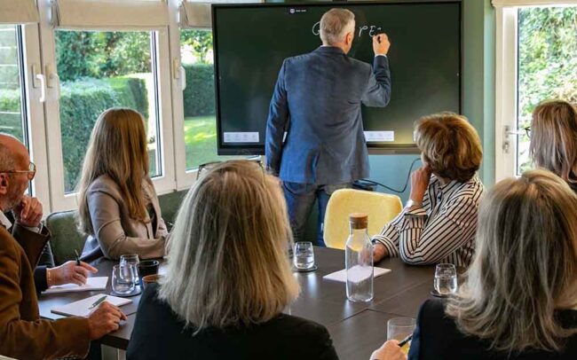 Groepsaccommodatie voor wie comfort, ruimte en natuur wil combineren met een luxe uitstraling. voor zakelijke - Hills33